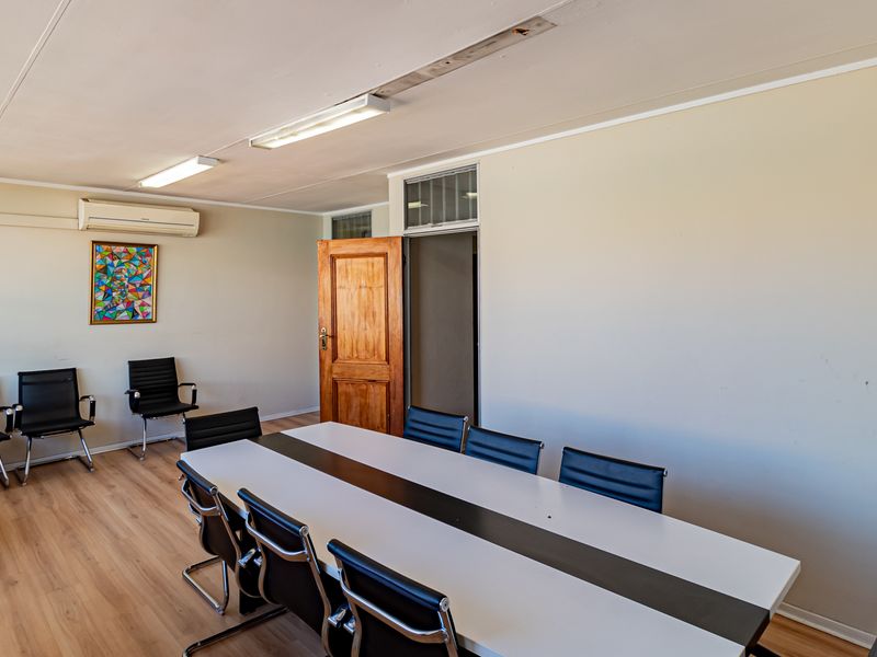 Furnished Or Unfurnished Sunny And Bright Offices Available Now. - Photo 5