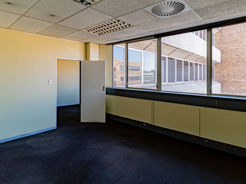 Subdivisible Entire Floor Available On A Date To Suit. - Photo 9