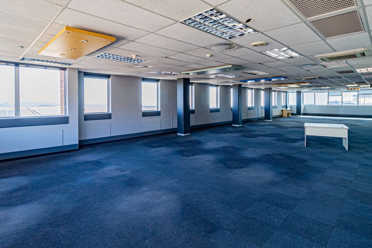 Subdivisible Entire Floor Available On A Date To Suit. - Photo 3