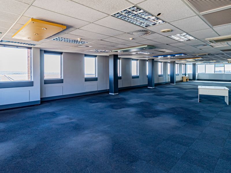 Subdivisible Entire Floor Available On A Date To Suit. - Photo 3