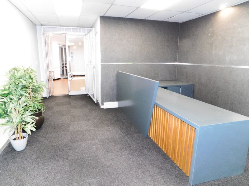 Corporate Offices At A Great Address Available Now. - Photo 6