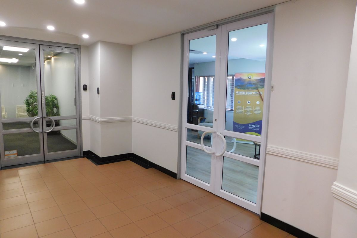 Corporate Offices At A Great Address Available Now. - Photo 5