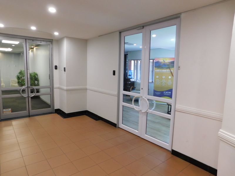 Corporate Offices At A Great Address Available Now. - Photo 5