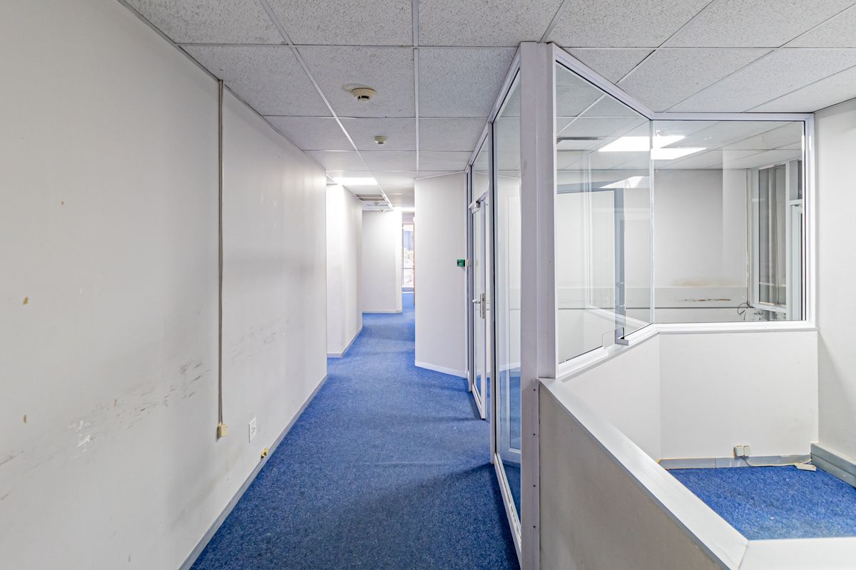 A Grade Move In Ready Workspace In An Iconic Building. - Photo 5