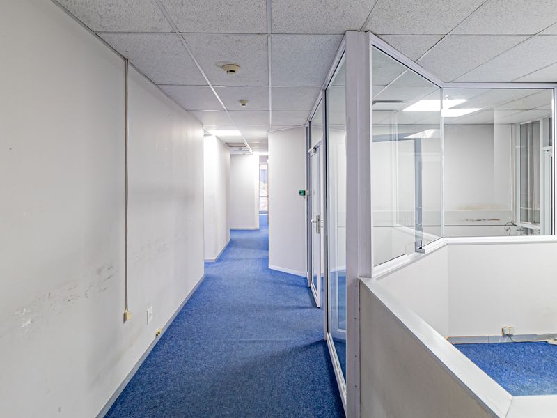 A Grade Move In Ready Workspace In An Iconic Building. - Photo 5