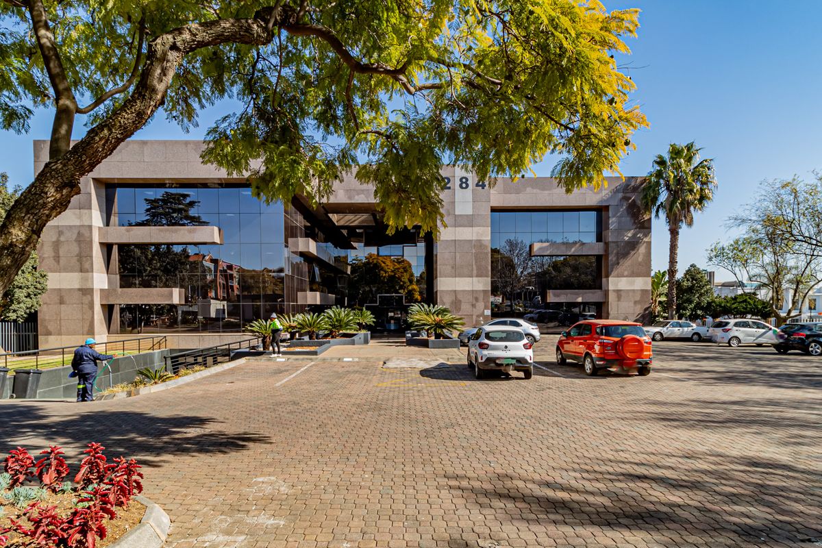 A Grade Move In Ready Workspace In An Iconic Building. - Photo 2