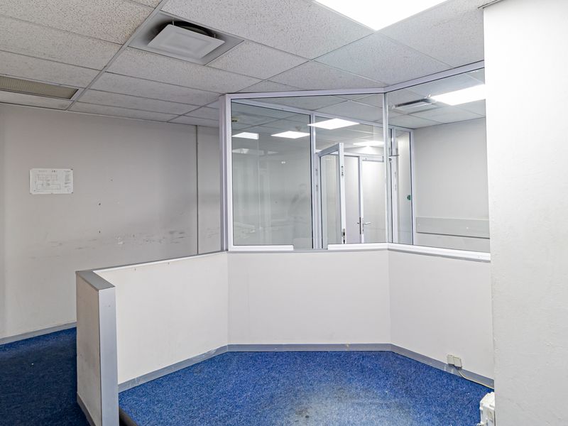 A Grade Move In Ready Workspace In An Iconic Building. - Photo 6