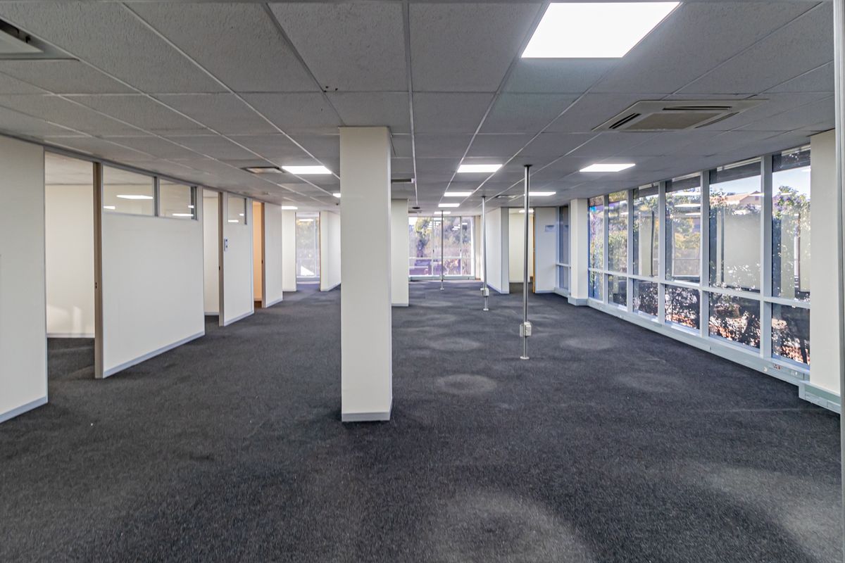 Neat A Grade Offices In An Iconic Easy To Find Building - Photo 5