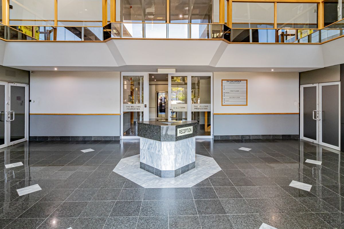 Neat A Grade Offices In An Iconic Easy To Find Building - Photo 4