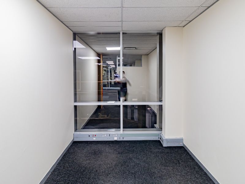 Neat A Grade Offices In An Iconic Easy To Find Building - Photo 9