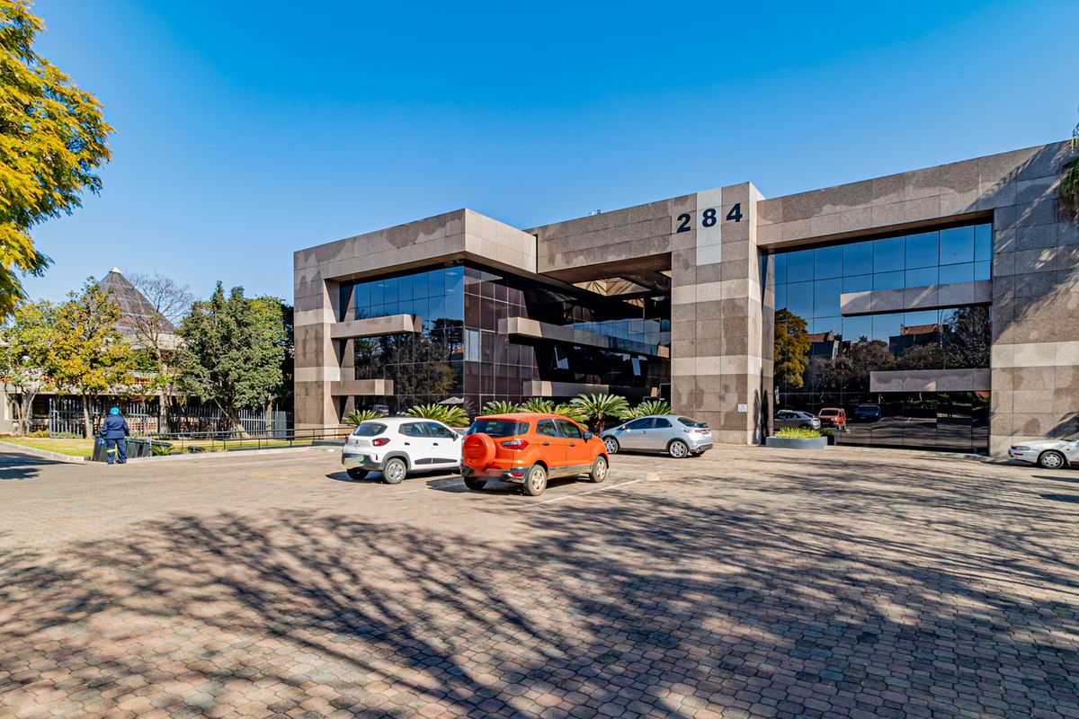 Neat A Grade Offices In An Iconic Easy To Find Building - Photo 2