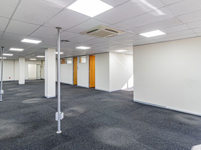 Neat A Grade Offices In An Iconic Easy To Find Building - Photo 7