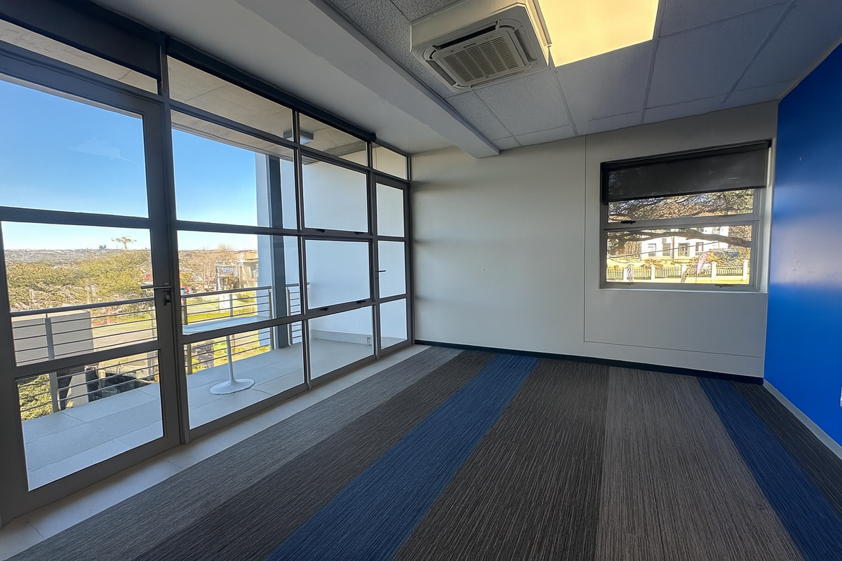 Sophisticated Office Space in the Soleil Building — Coachman's Crossing, Lyme Park - Photo 5