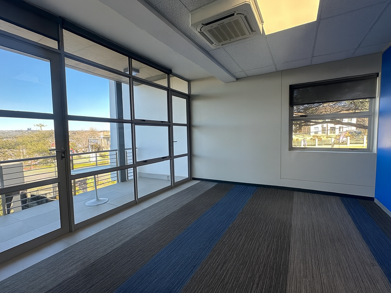 Sophisticated Office Space in the Soleil Building — Coachman's Crossing, Lyme Park - Photo 5