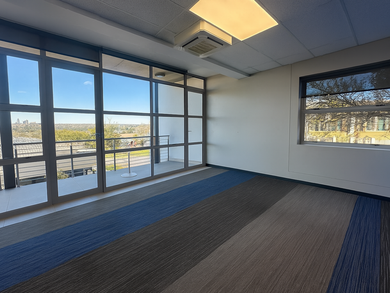 Sophisticated Office Space in the Soleil Building — Coachman's Crossing, Lyme Park - Photo 6