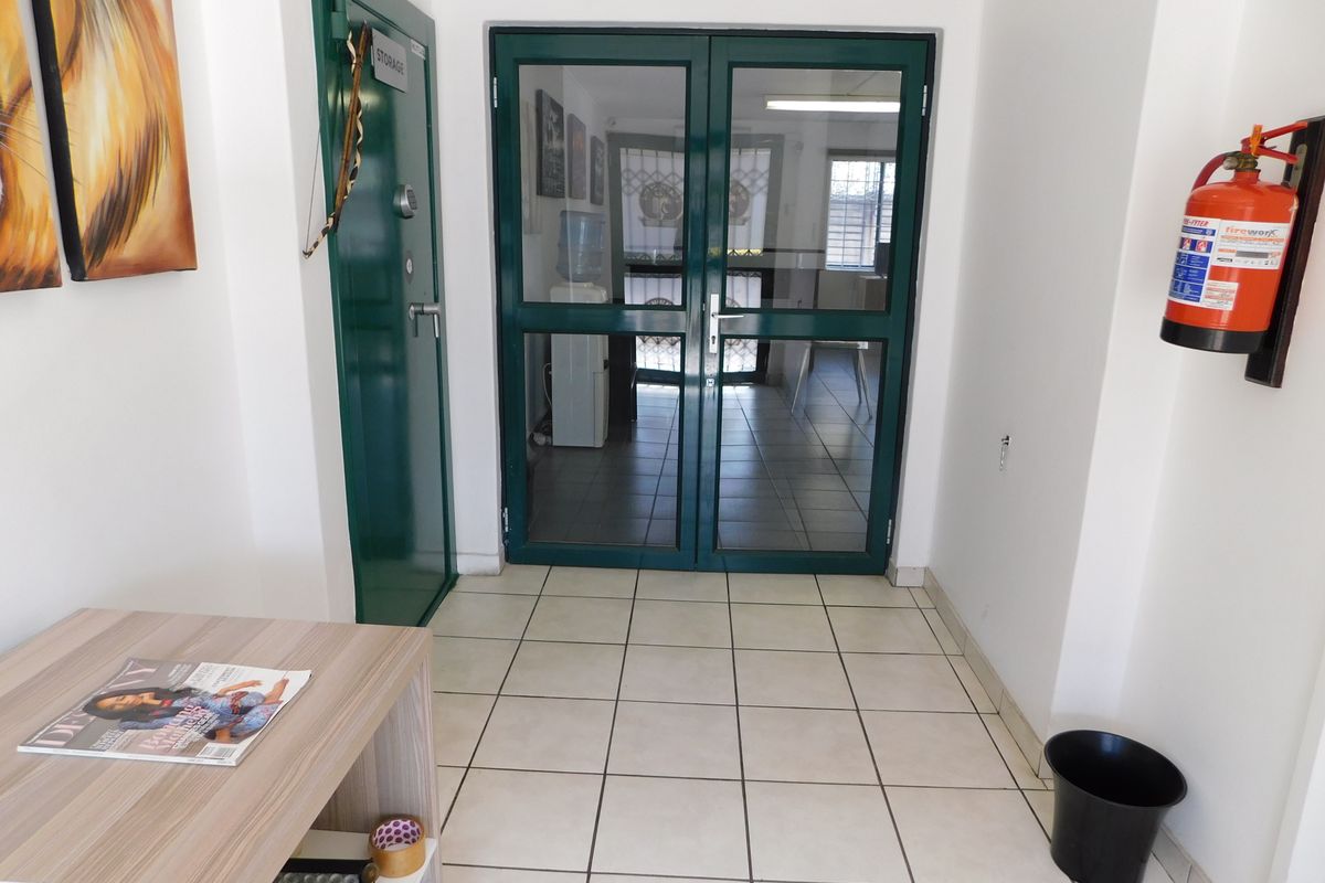 Move In Ready Ferndale Freestanding Freehold Versatile Offices. - Photo 4