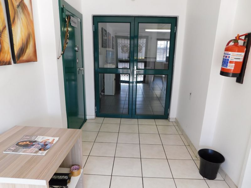 Move In Ready Ferndale Freestanding Freehold Versatile Offices. - Photo 4