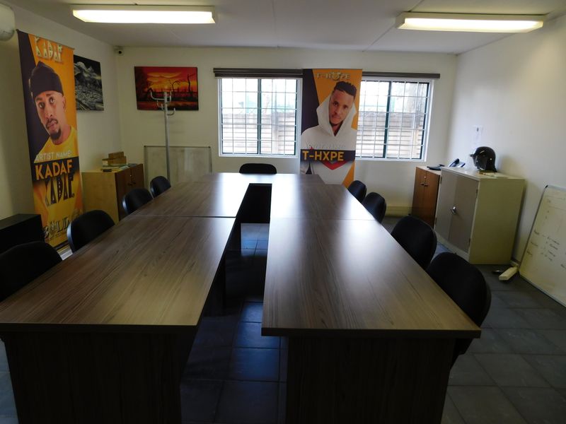Move In Ready Ferndale Freestanding Freehold Versatile Offices. - Photo 9