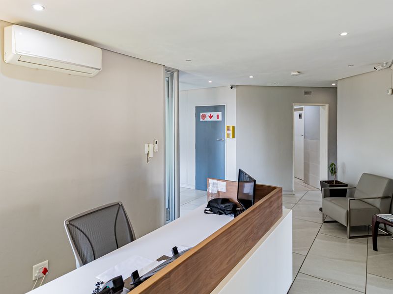 Move In Ready Subdivisible Offices At An Easy To Find Address. - Photo 3