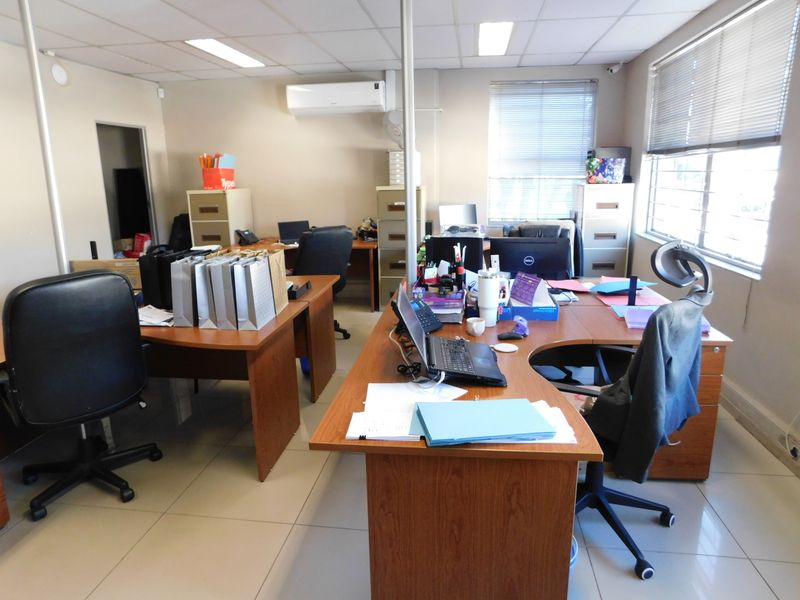 Move In Ready Subdivisible Offices At An Easy To Find Address. - Photo 10