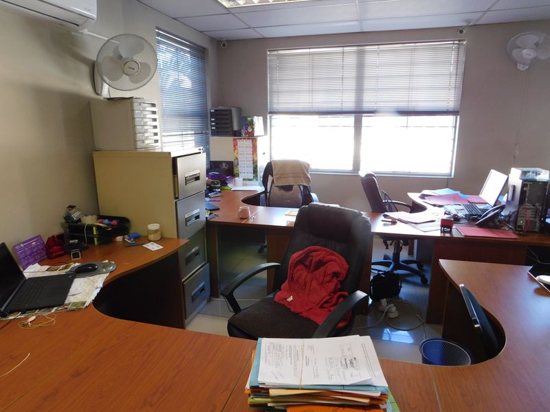 Move In Ready Subdivisible Offices At An Easy To Find Address. - Photo 6