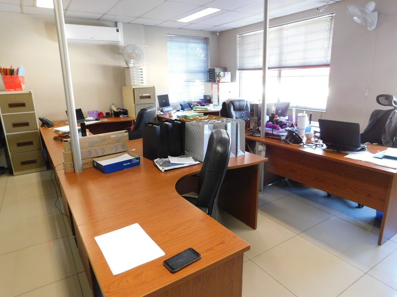 Move In Ready Subdivisible Offices At An Easy To Find Address. - Photo 7