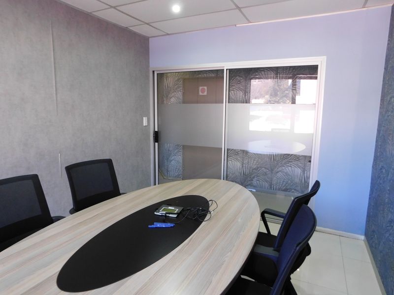 Move In Ready Subdivisible Offices At An Easy To Find Address. - Photo 4
