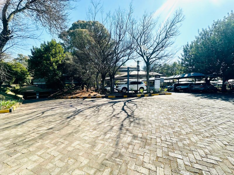 Office Block For Sale – Prime Investment Opportunity in Bedfordview - Photo 4