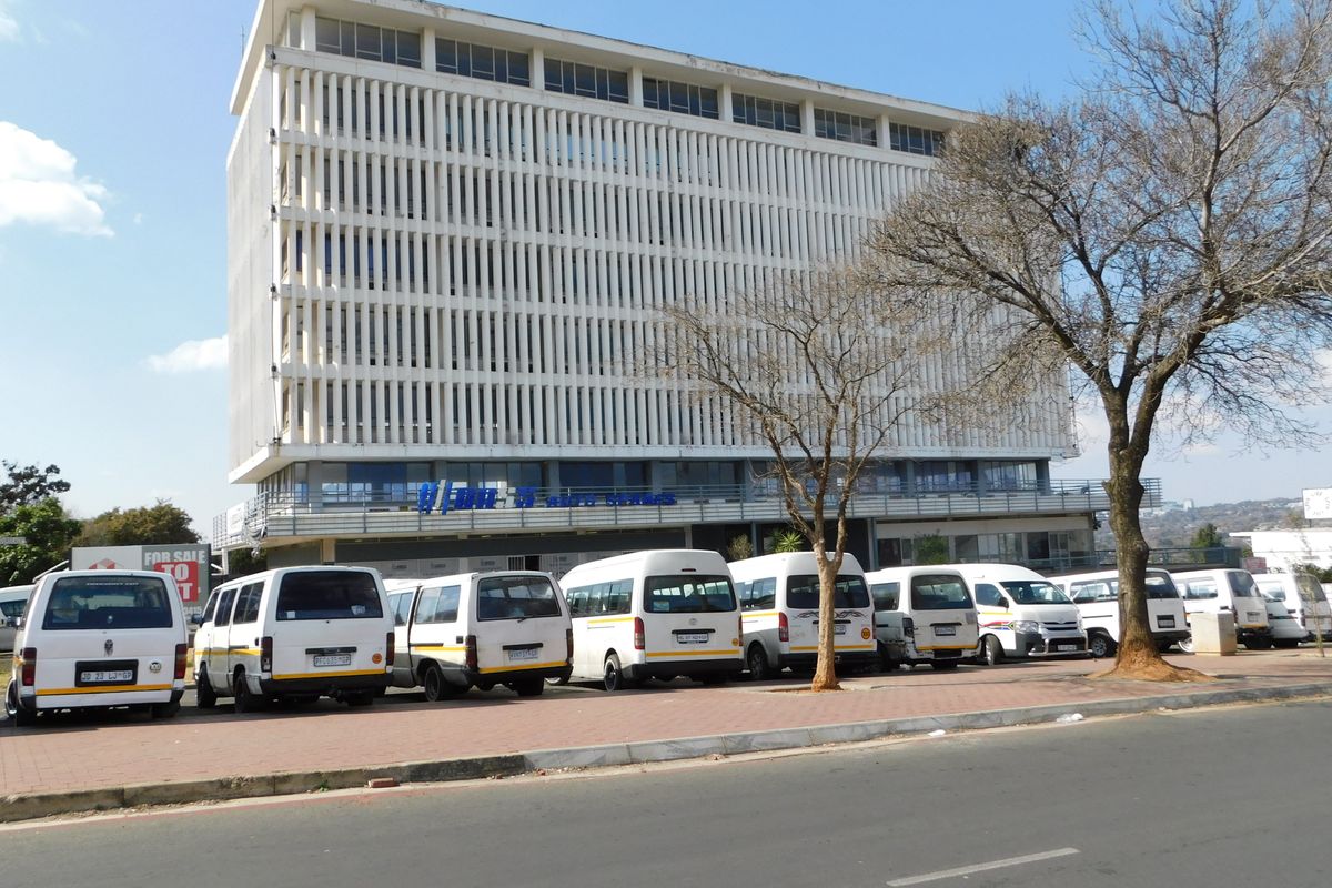 Ideal High Exposure Premises For College, Call  Centre or Offices. To Rent / For Sale. - Photo 3