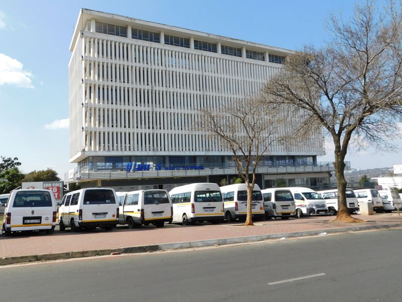 Ideal High Exposure Premises For College, Call  Centre or Offices. To Rent / For Sale. - Photo 3