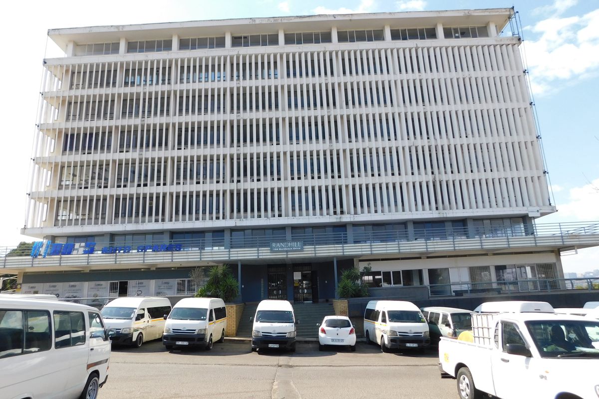 Ideal High Exposure Premises For College, Call  Centre or Offices. To Rent / For Sale. - Photo 2