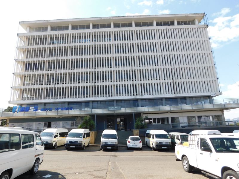 Ideal High Exposure Premises For College, Call  Centre or Offices. To Rent / For Sale. - Photo 2