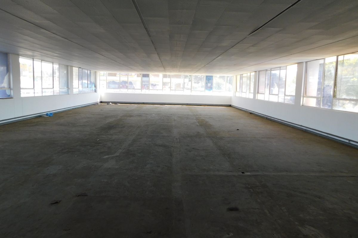 Ideal High Exposure Premises For College, Call  Centre or Offices. To Rent / For Sale. - Photo 5
