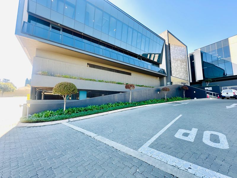 Premium Office Space in Bryanston’s Elite Business District - Photo 2