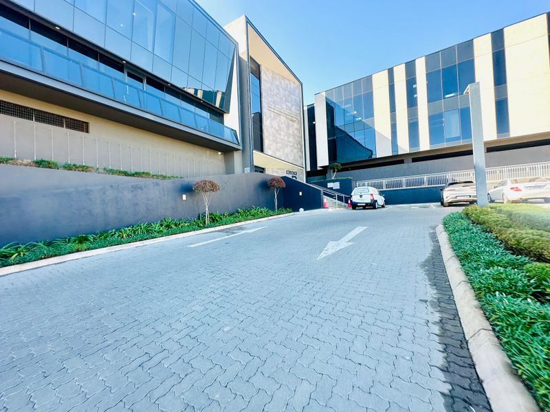 Premium Office Space in Bryanston’s Elite Business District - Photo 1