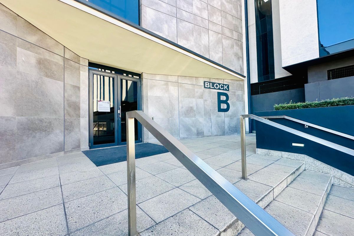 Premium Workspace in Bryanston’s Prestigious Commercial Hub - Photo 2