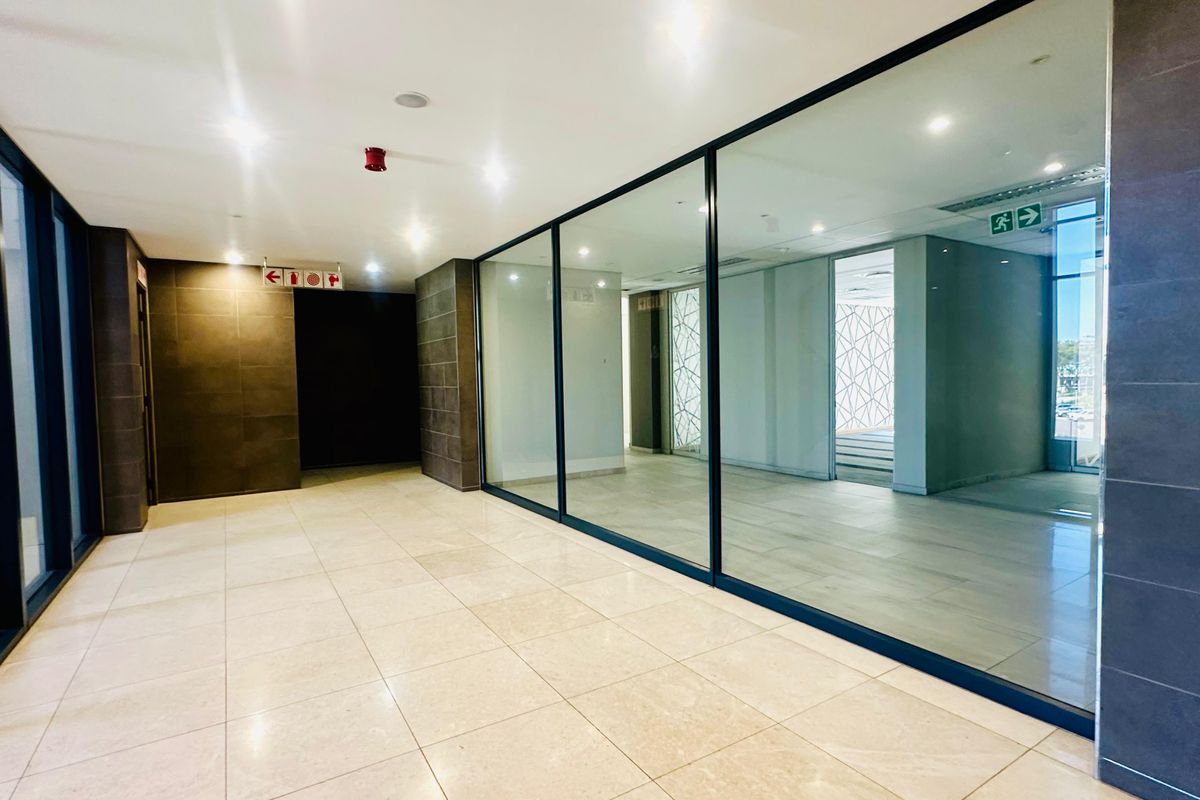 Premium Workspace in Bryanston’s Prestigious Commercial Hub - Photo 5