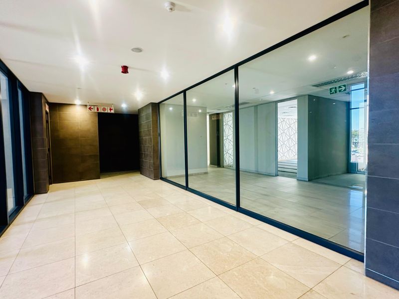 Premium Workspace in Bryanston’s Prestigious Commercial Hub - Photo 5