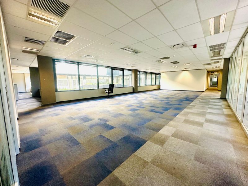 Premium Workspace in Bryanston’s Prestigious Commercial Hub - Photo 9