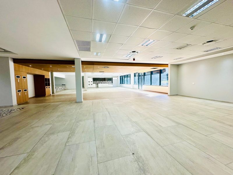 Premium Workspace in Bryanston’s Prestigious Commercial Hub - Photo 8