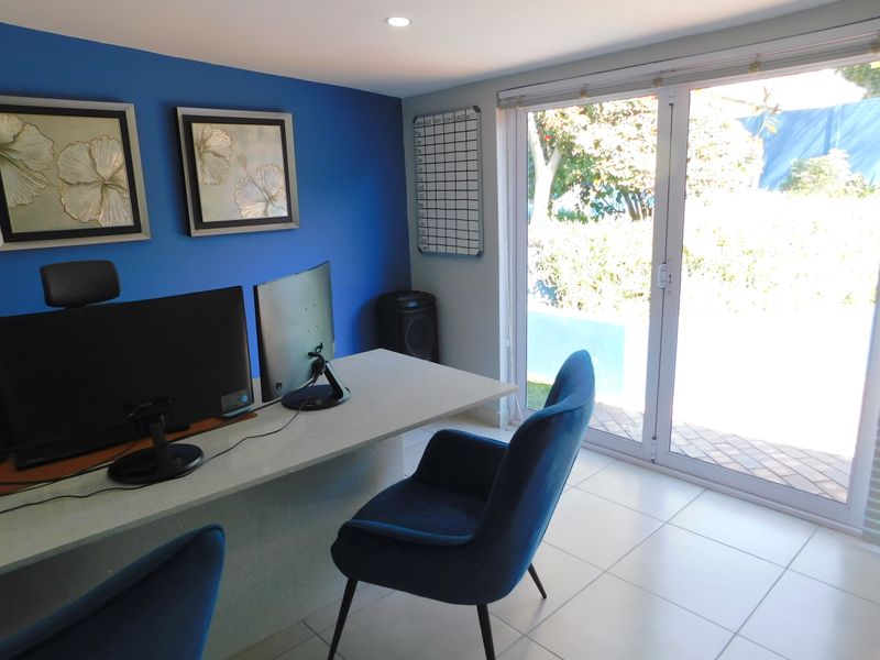 Immaculate A Grade Freestanding Offices To Let / For Sale. - Photo 10