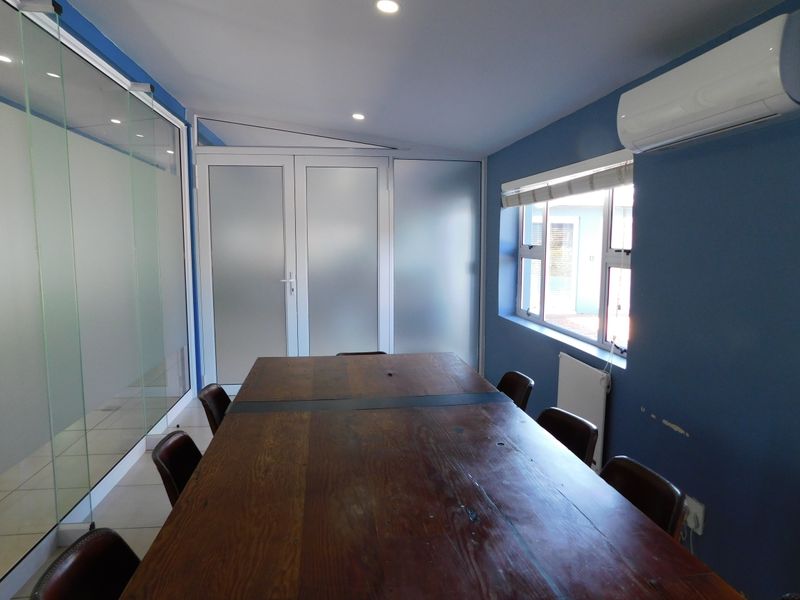 Immaculate A Grade Freestanding Offices To Let / For Sale. - Photo 9