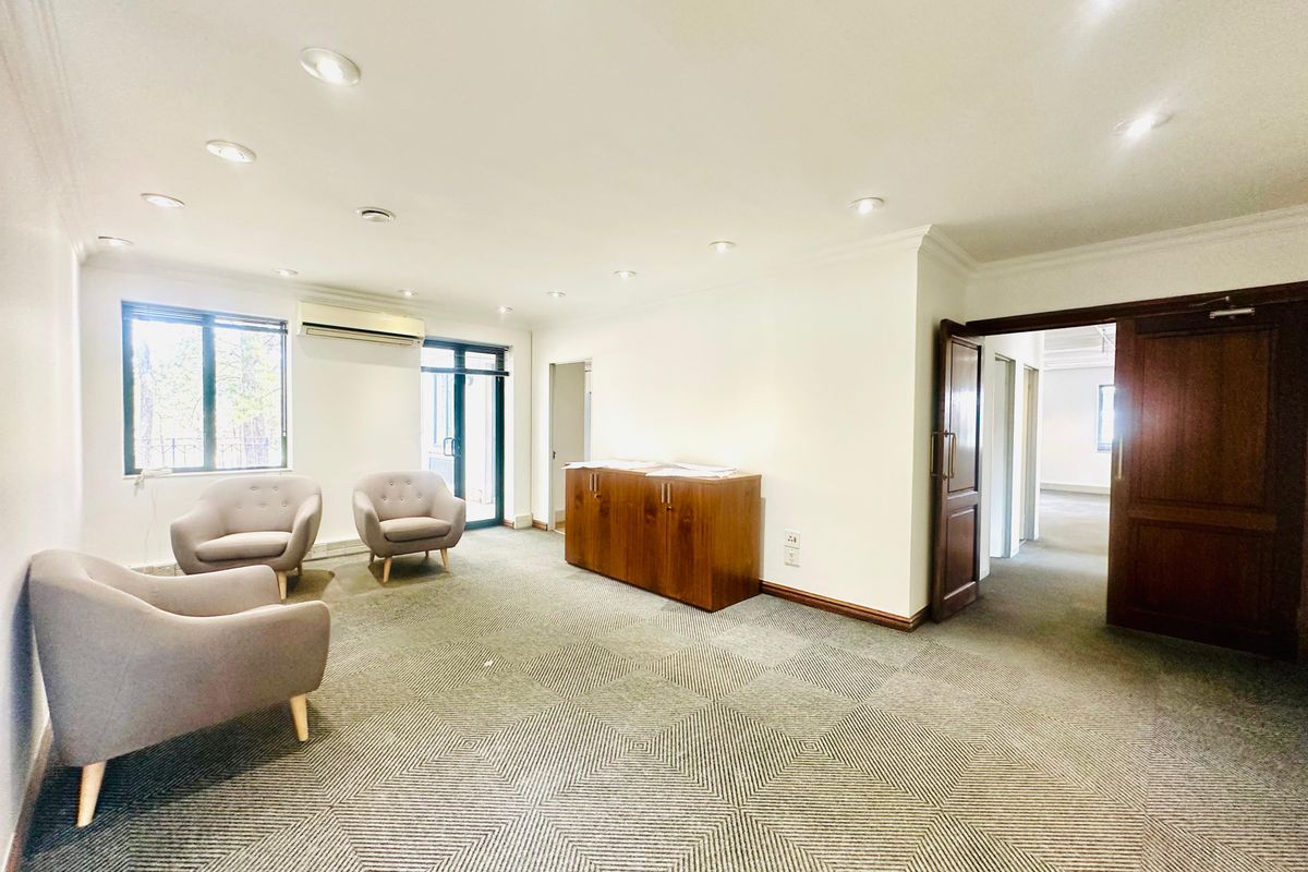 Premium Ground Floor Office in Woodmead’s Sought-After Business Hub - Photo 4