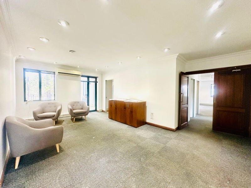 Premium Ground Floor Office in Woodmead’s Sought-After Business Hub - Photo 4