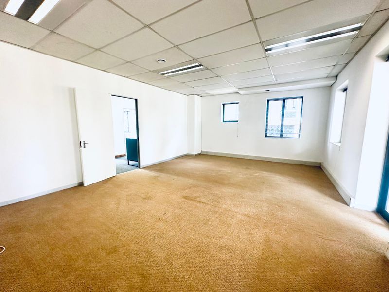 Premium Ground Floor Office in Woodmead’s Sought-After Business Hub - Photo 10