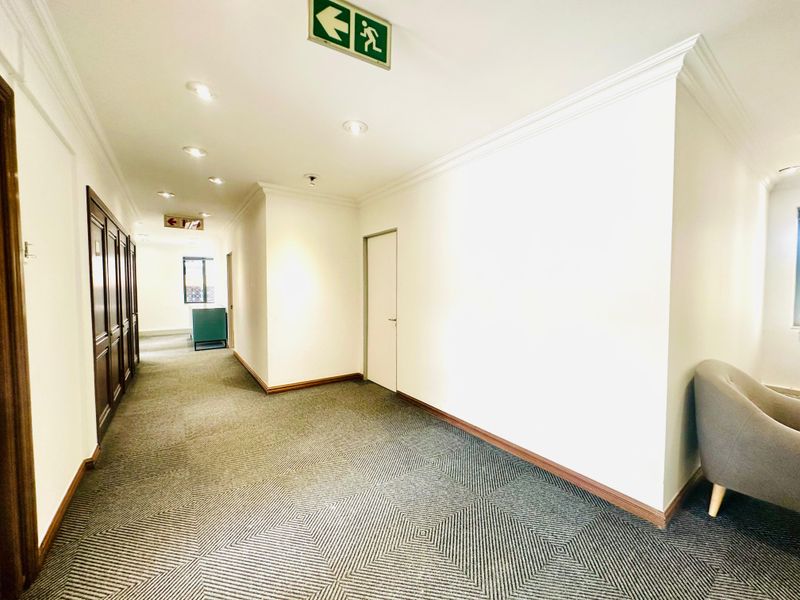 Premium Ground Floor Office in Woodmead’s Sought-After Business Hub - Photo 8
