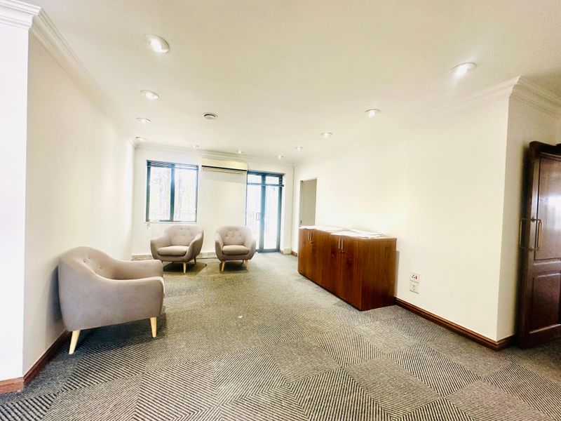 Premium Ground Floor Office in Woodmead’s Sought-After Business Hub - Photo 7