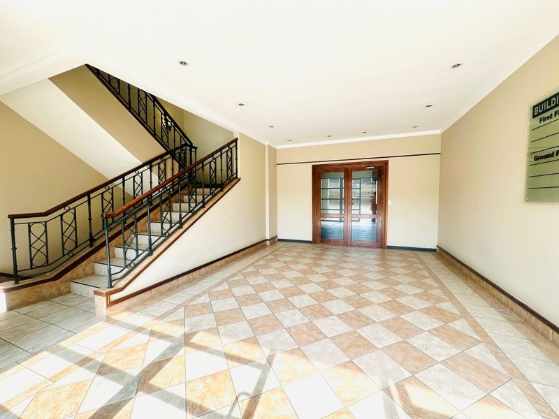 Premium Ground Floor Office in Woodmead’s Sought-After Business Hub - Photo 3