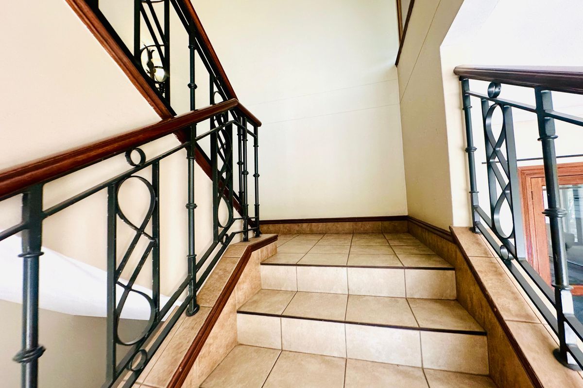 Exceptional First-Floor Office Space in Woodmead’s Premier Business District - Photo 4