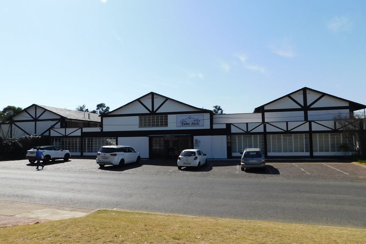 Small Neat Office Unit For Sale Or To Let. - Photo 2